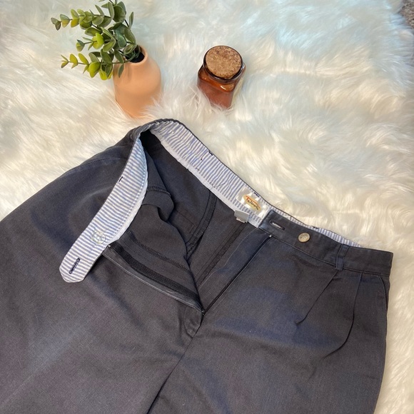 High Waisted Pleated Shorts - Picture 5 of 6